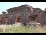 05262 ostia - regio iii - insula xiv - caseggiato di annio (iii,xiv,4) - westfassade - 2016.jpg